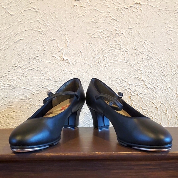 Capezio Women's Ballet & Dance Shoes 🩰 - Picture 2 of 9